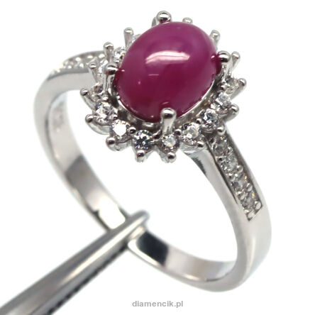 Pierścionek z rubinem i cyrkonami