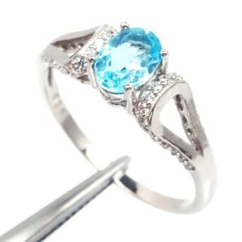 Pierścionek z topazem i cyrkonami