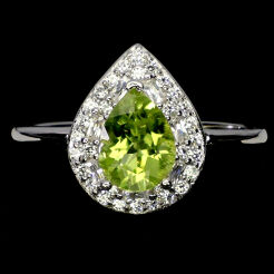 Pierścionek z perydotem i cyrkoniami
