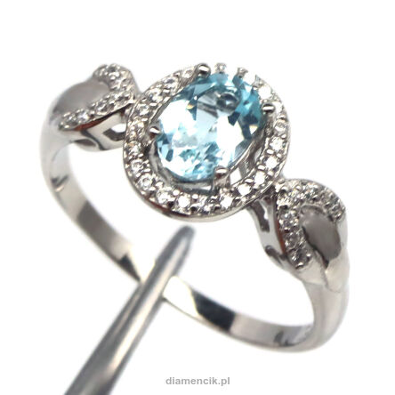 Pierścionek z topazem i cyrkonami