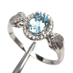 Pierścionek z topazem i cyrkonami