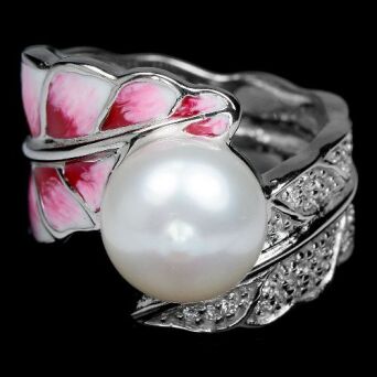 Pierścionek z perłą, cyrkoniami i emalią