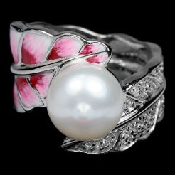 Pierścionek z perłą, cyrkoniami i emalią
