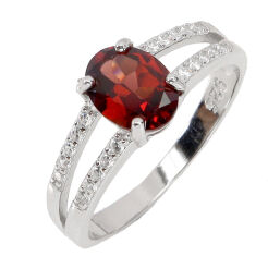 Pierścionek z granatem i cyrkoniami