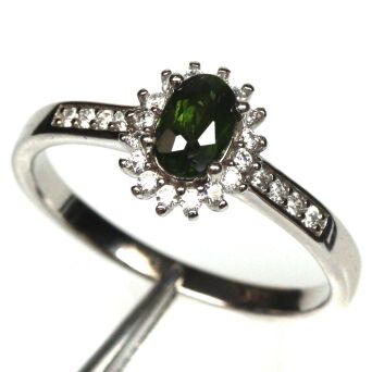 Pierścionek z diopsydem i cyrkoniami