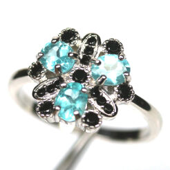 Pierścionek z apatytami i spinelami