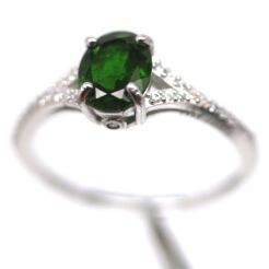 Pierścionek z diopsydem i cyrkoniami