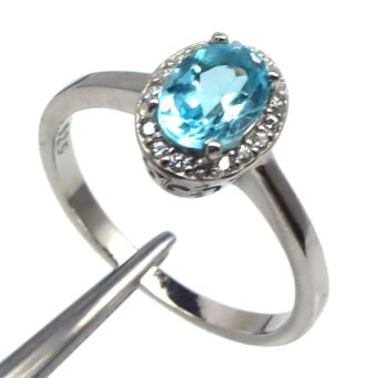 Pierścionek z topazem i cyrkonami