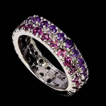 Pierścionek z malinowymi granatami i ametystami