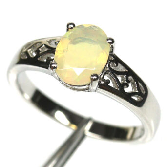 Pierścionek z opalem